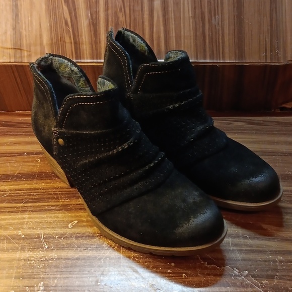 Earth Origins 8 black ankle boots 👢 - Picture 2 of 7